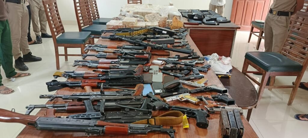 پشاور سے اندرون سندھ اسلحہ کی سپلائی موٹروے پولیس نے ناکام بنا دی، کیا ہتھیار کچے کے ڈاکوؤں کو بھیجے جارہے تھے؟ 1 WhatsApp Image 2026 07 30 at 2.24.02 PM 3