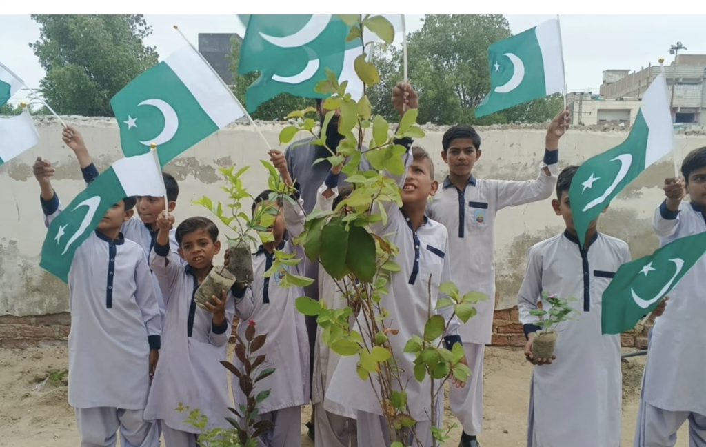 پنجاب میں مرکزی مسلم لیگ کے زیر اہتمام خواتین اور بچوں کی جشن آزادی ریلیاں ،1کلومیٹر طویل قومی پرچم کہاں لہرایا؟ 1 Screenshot 2026 08 13 at 7.22.32 PM