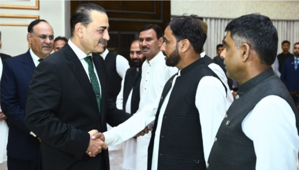 فیلڈ مارشل کی جانب سے سابق فوجیوں کے اعزاز میں استقبالیہ، ملکی دفاع کیلئے خدمات کو سراہا 2 Screenshot 2026 08 15 133318