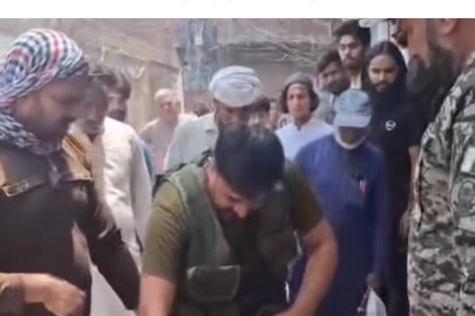 فیکٹ چیک : کشمیر احتجاج سے منسوب ویڈیو لاہور کی نکلی ، جھوٹا پراپیگنڈہ بے نقاب 1 WhatsApp Image 2026 08 03 at 8.47.26 PM 1 edited