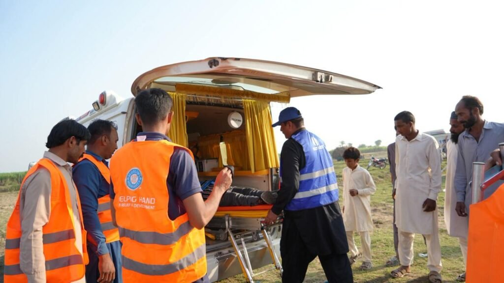 ایچ ایچ آر ڈی امریکہ کے سی او جاوید صدیقی کا دورہ ضلع جھنگ ،سیلاب متاثرین کو گھر، روزگار اور 200 کسانوں کو تخم امید دئیے گئے 7 218835