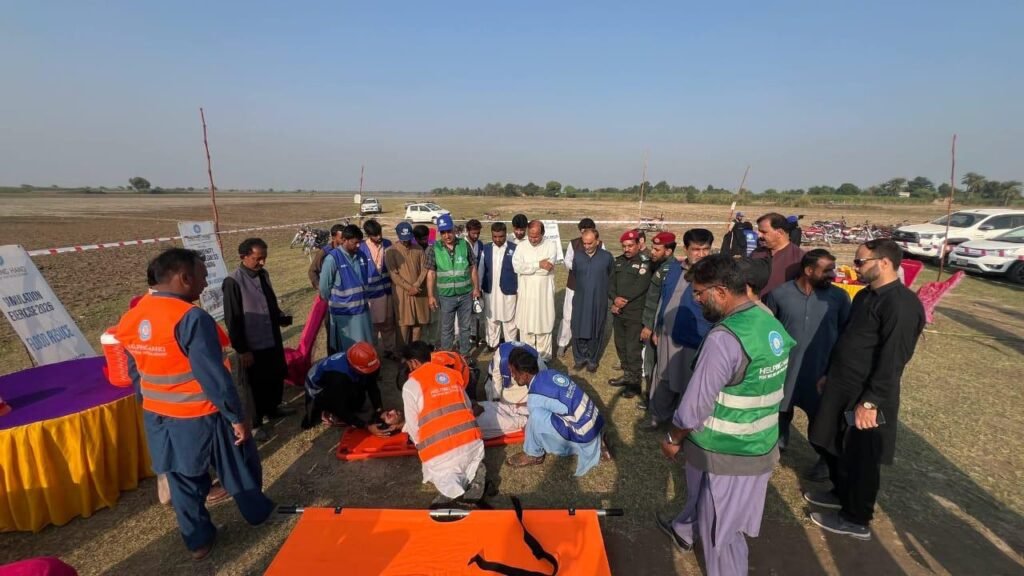 ایچ ایچ آر ڈی امریکہ کے سی او جاوید صدیقی کا دورہ ضلع جھنگ ،سیلاب متاثرین کو گھر، روزگار اور 200 کسانوں کو تخم امید دئیے گئے 12 218846
