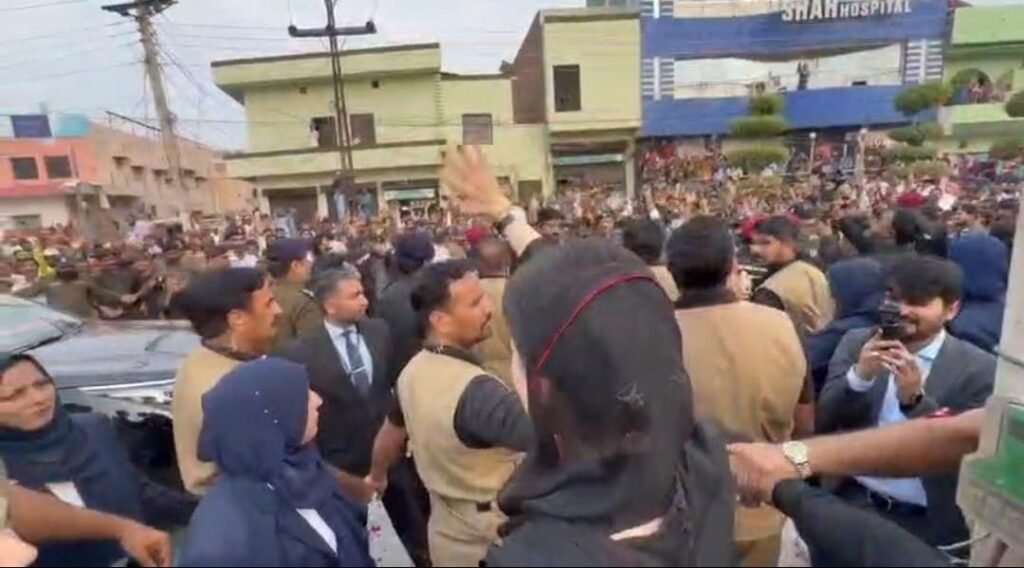 "میں پھلاں دی سیج بنڑیساں جے گھر میرے توں آویں" مریم نواز کا ساہیوال میں شاندار استقبال کون کون سے منصوبوں کا افتتاح کیا ؟ 6 WhatsApp Image 2026 10 16 at 4.14.07 PM 3