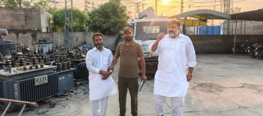 ایس ڈی او سب ڈویژن چوہنگ چودھری شہباز کی ٹیم کے ہمراہ کارروائی، بجلی چوری، واپڈا اہلکاروں سے مارپیٹ کرنے والا رہائشی گرفتار 1 WhatsApp Image 2026 10 20 at 1.09.34 PM