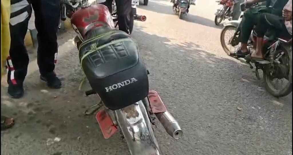 جعلی نمبر پلیٹس سے شناخت چھپانے والوں کے گرد گھیرا تنگ، بڑے کریک ڈاؤن میں 4120 مقدمات درج 2 WhatsApp Image 2026 10 29 at 3.43.34 PM 1