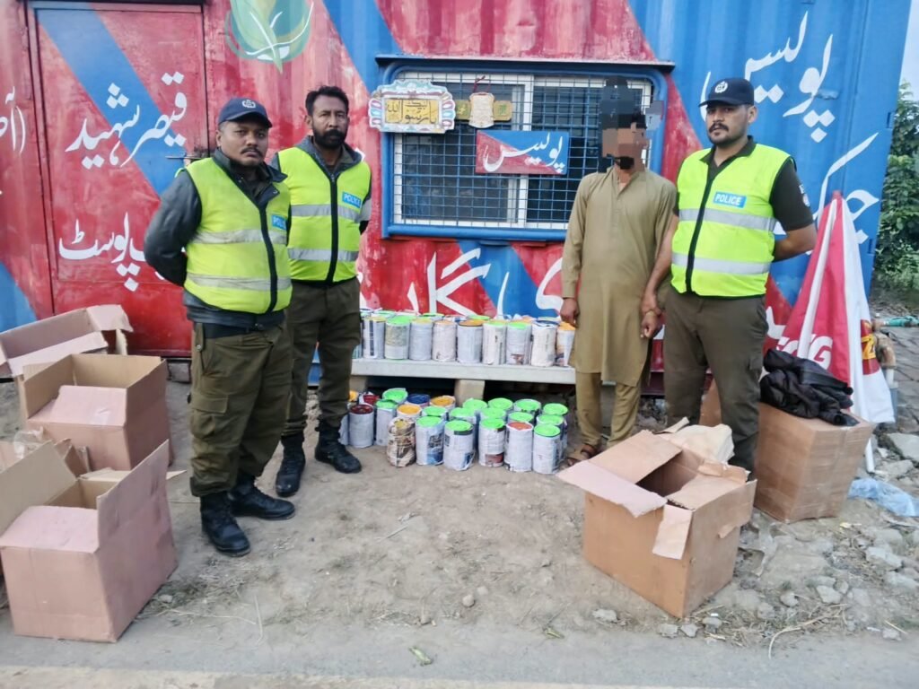 ڈی آئی جی آپریشنز فیصل کامران کی ہدایت پر صوبائی دارالحکومت ناکہ جات پر سخت چیکنگ جاری 1 WhatsApp Image 2026 10 31 at 12.53.02 PM